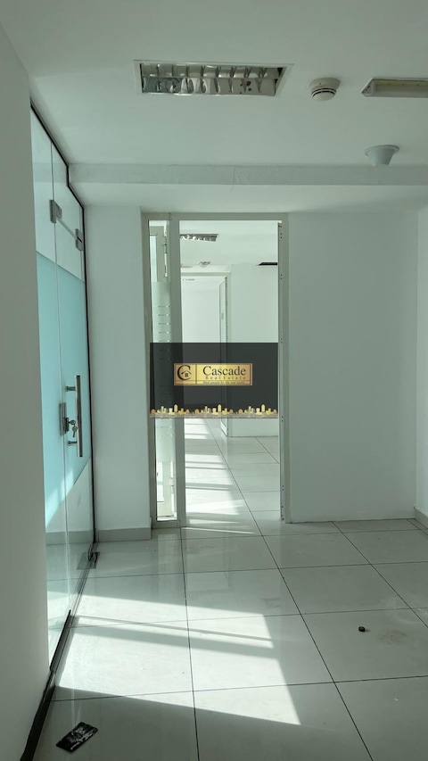 Al Barsha Near Metro Station, Fitted Office Chiller Free Ready To Move Size 980sq.ft