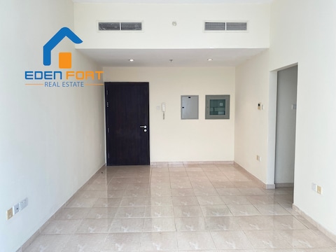 Unfurnished 2 Bedroom Apartment With Closed Kitchen