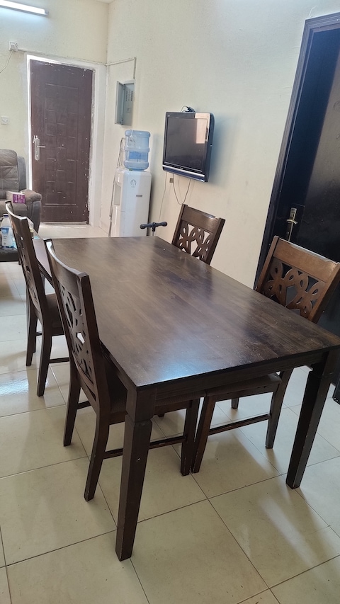 Solid wood dining table with 4 chair