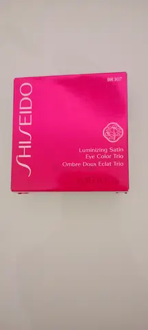 SHISEIDO eye colour for sale brand new.. original price is 264
