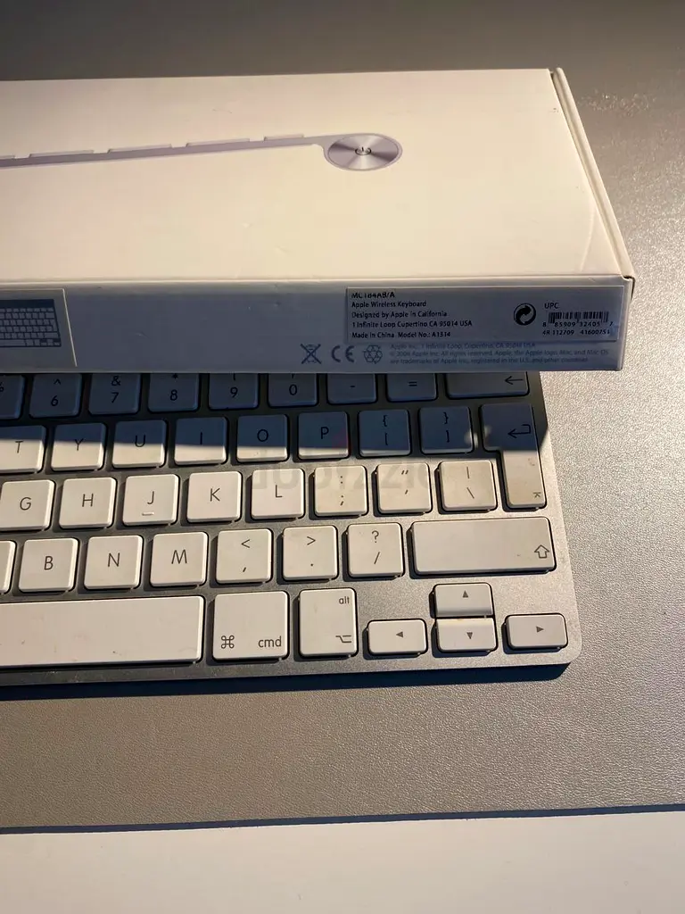 2 apple keyboard Battery operated