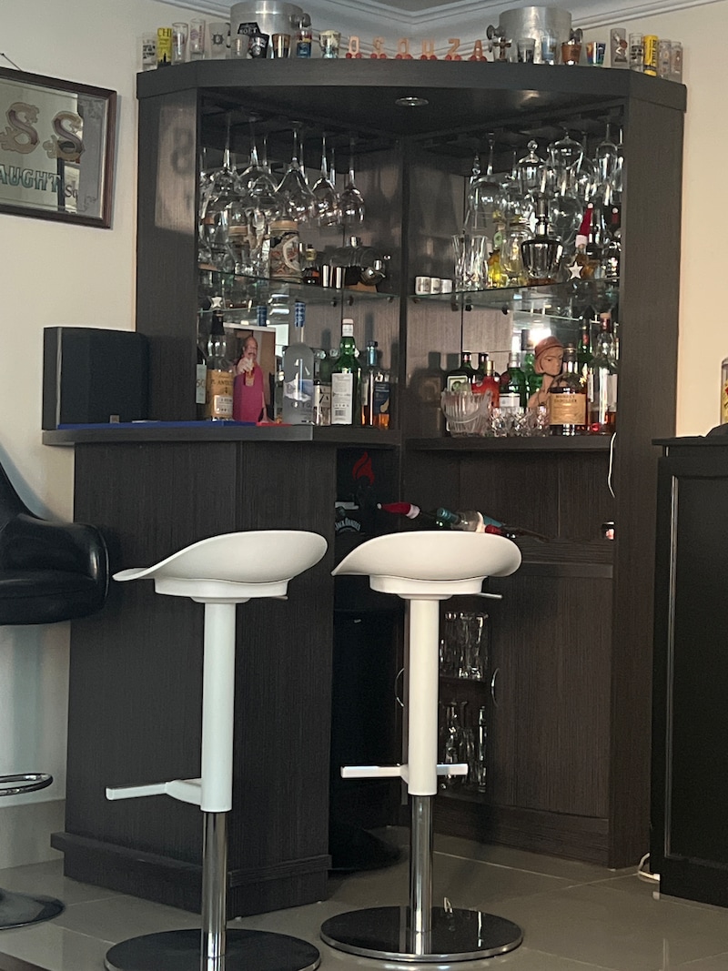 Home bar unit for outlet sale