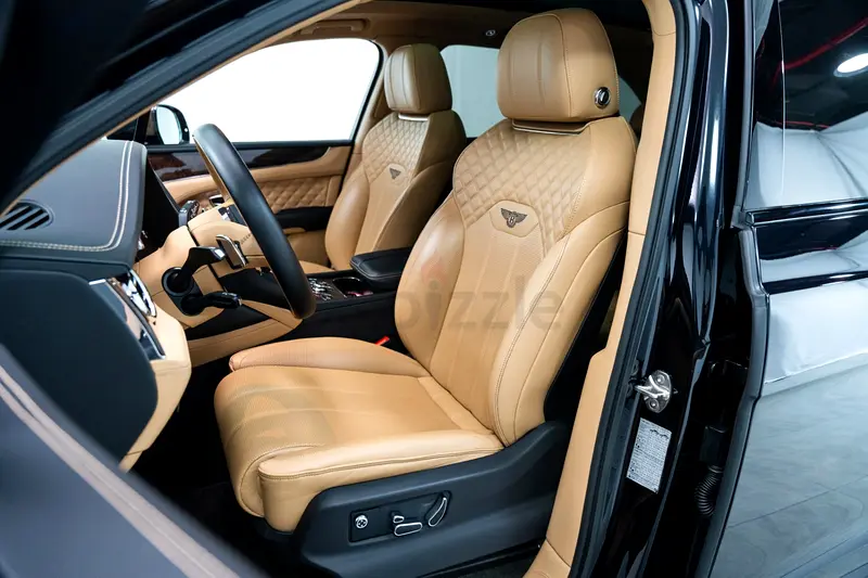 2021 BENTLEY BENTAYGA V8. AL HABTOOR SERVICE CONTRACT