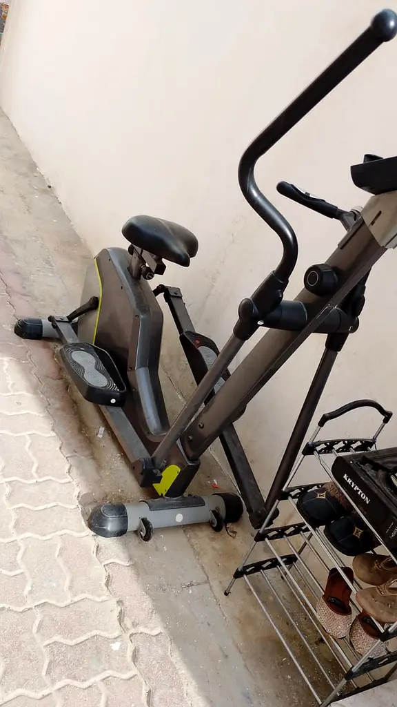 Exercise cycle machine