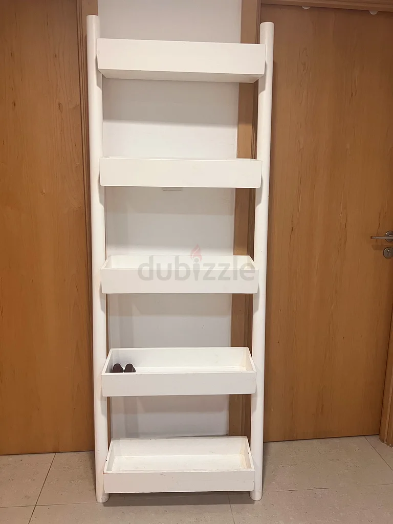 WOODEN BOOKSHELF