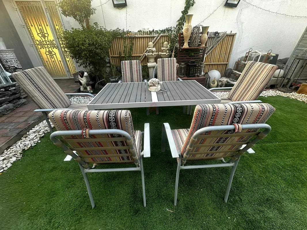 Aluminium outdoor dining table with chairs