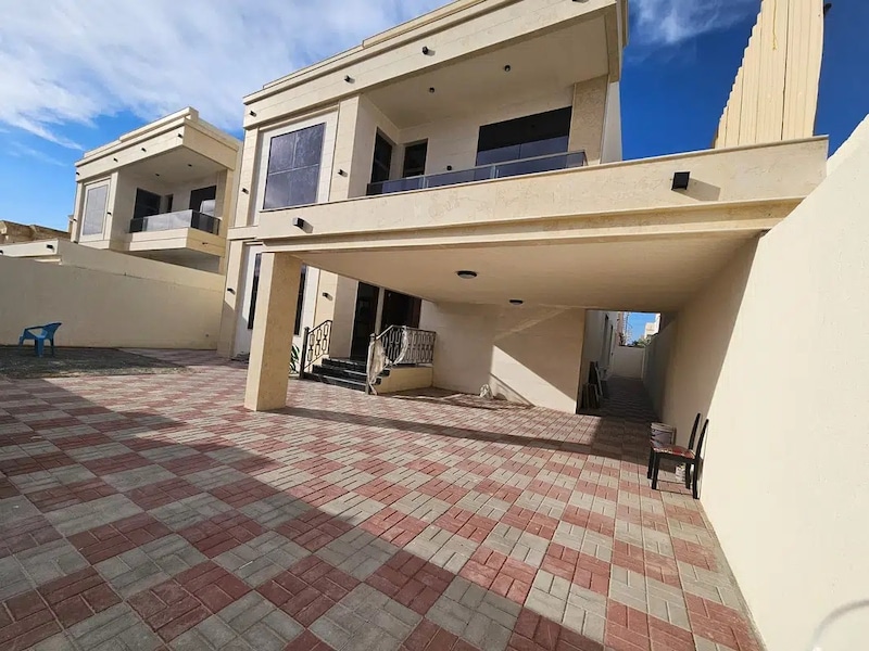 Villa/House: For sale, a luxury villa in Al Rawda 2, personalized ...