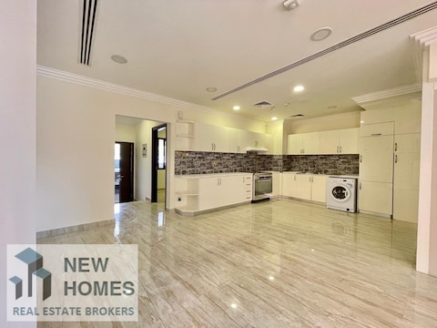 Spacious 4 Bhk + Maid With Home Elevator || Wow Deal