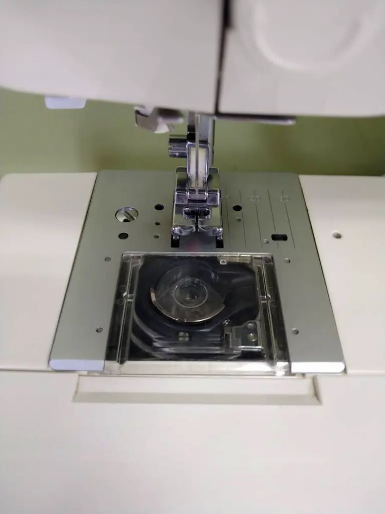 Sewing machine singer