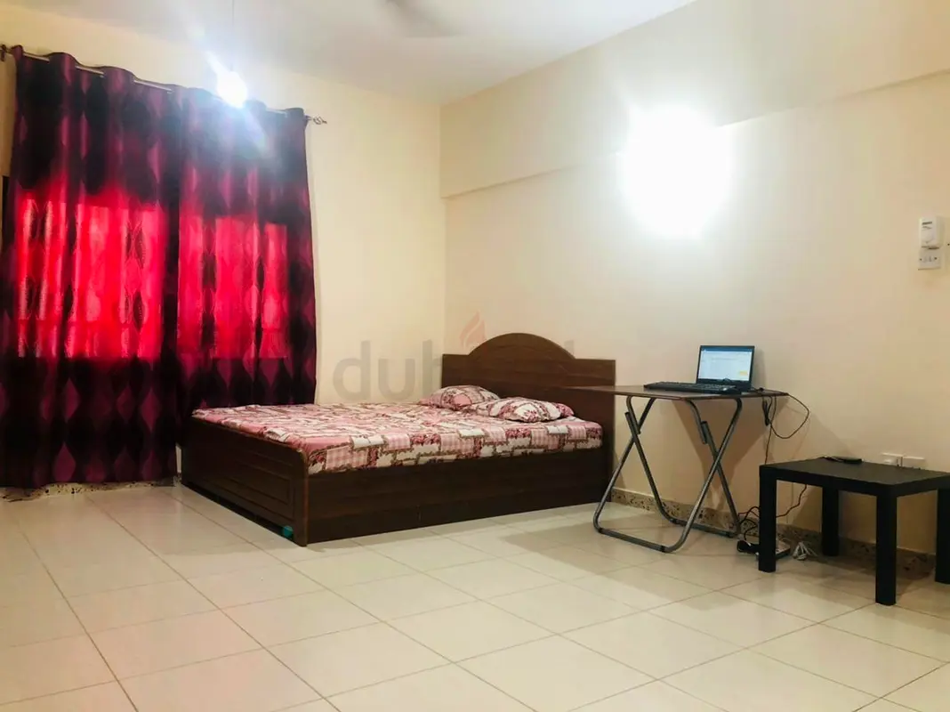 شقة للإيجار BED SPACE AVAILABLE FOR EXECUTIVE BACHELOR IN KARAMA