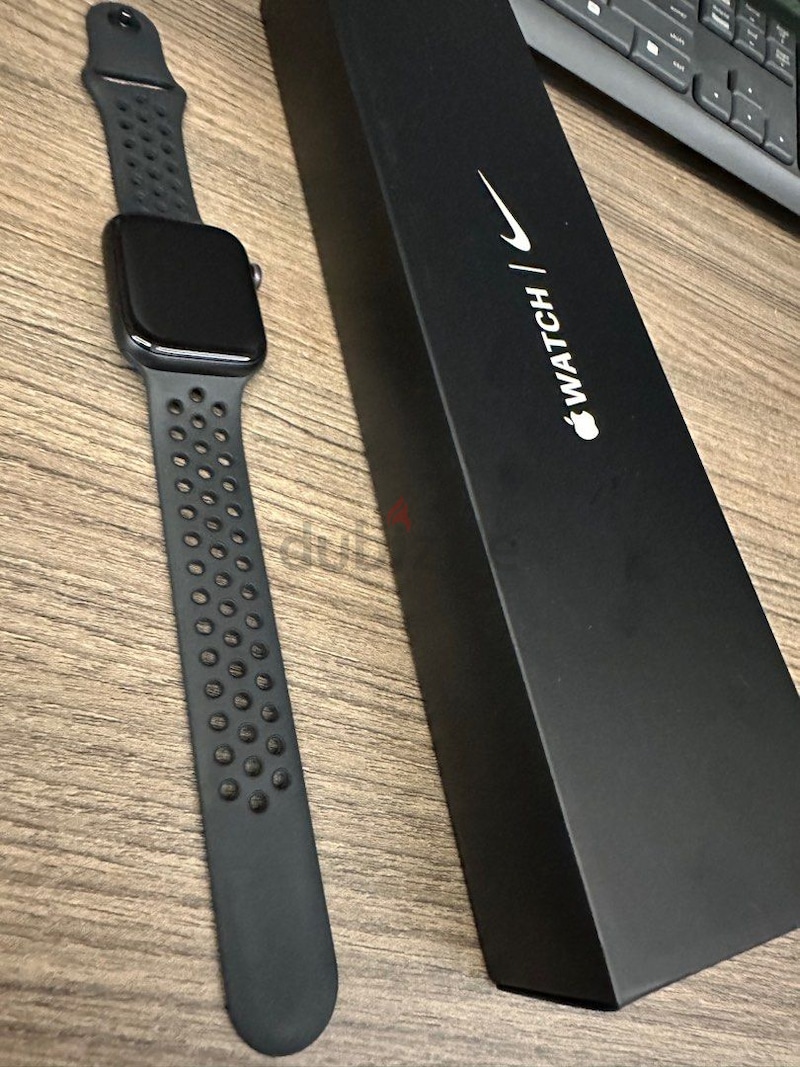 Apple Watch Series 6 Nike Edition Cellular GPS 44mm | dubizzle