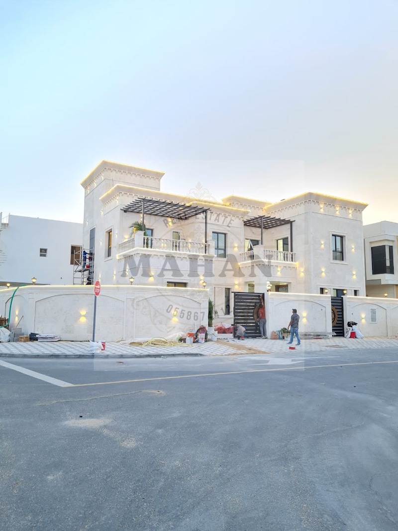 Luxury palace for sale, directly opposite Azha Mall, corner of two streets, land area 6,000 square