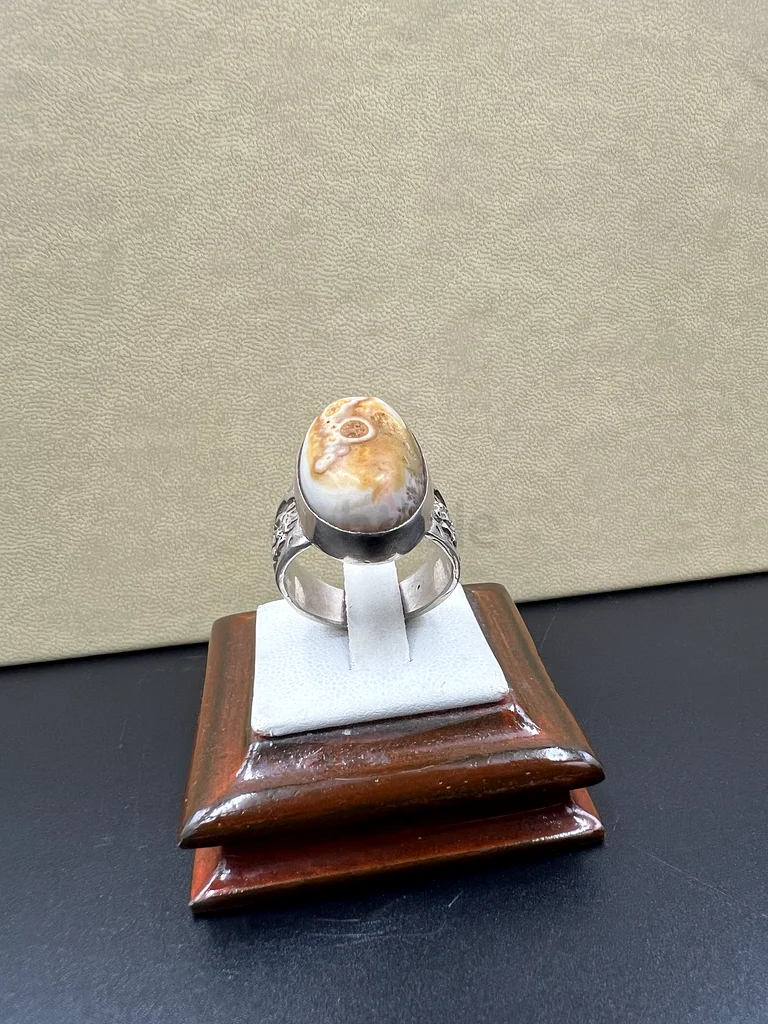 An old Agate stone ring63231693874561114
