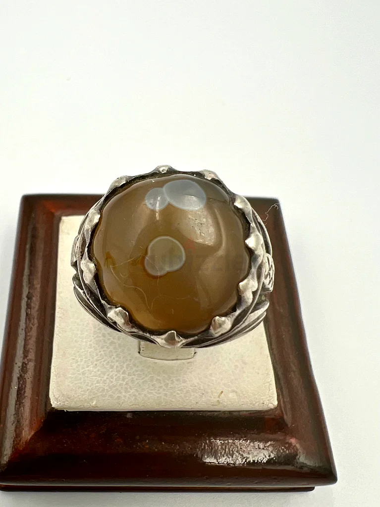 An old Agate stone ring63231693841155112