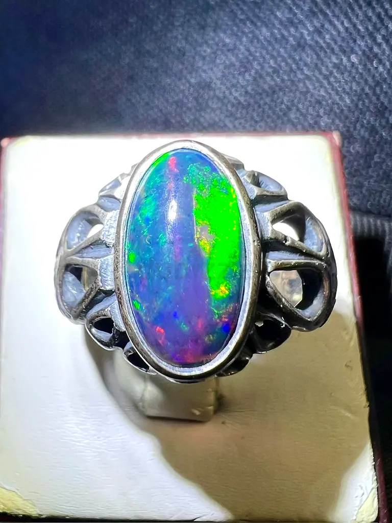 Ring with Ethiopian opal stone, full fire