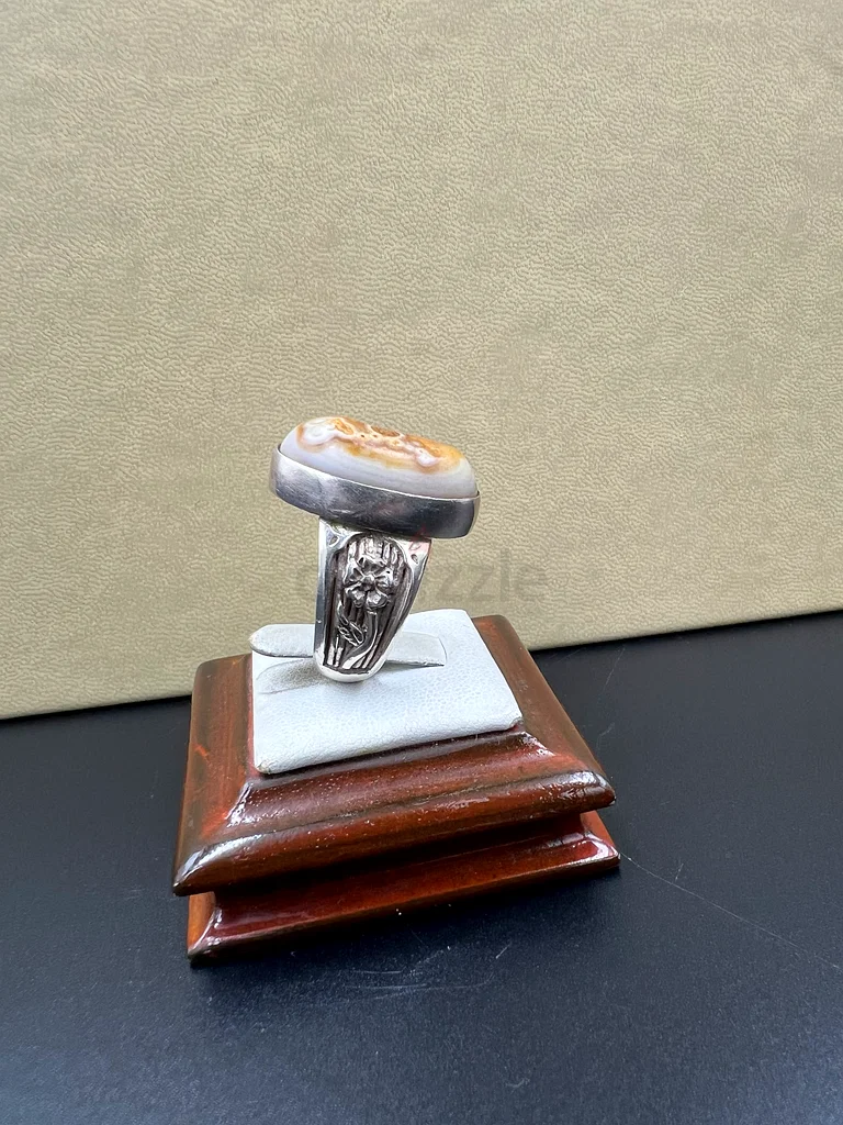 An old Agate stone ring63231693874561112