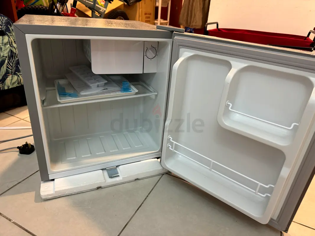 Nikai 65LSingle Door Mini Refrigerator, Portable Small Size Fridge, TNRF65N6S Silver