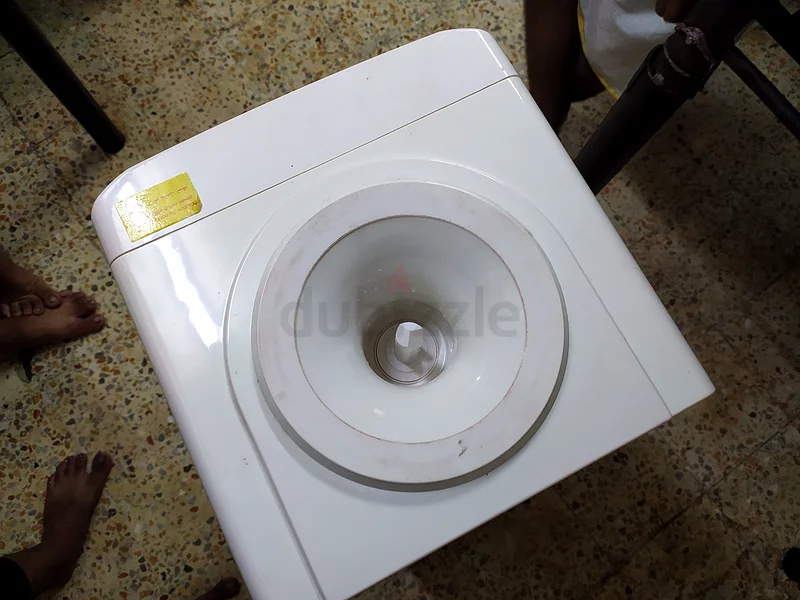 GEEPAS WATER DISPENSER/WATER COOLER