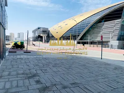 Opposite To Metro | Vacant | Good Investment