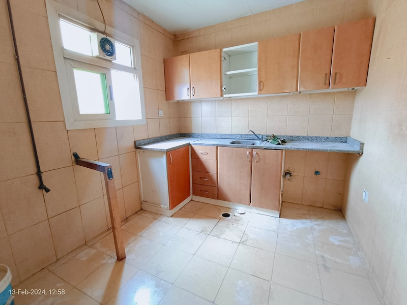 Spacious Offer Studio Apartment Available Close kitchen only 18k In Sharjah Muweilah