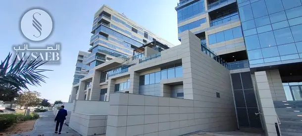 Spacious Unit | All Facilities | Ready To Move In !