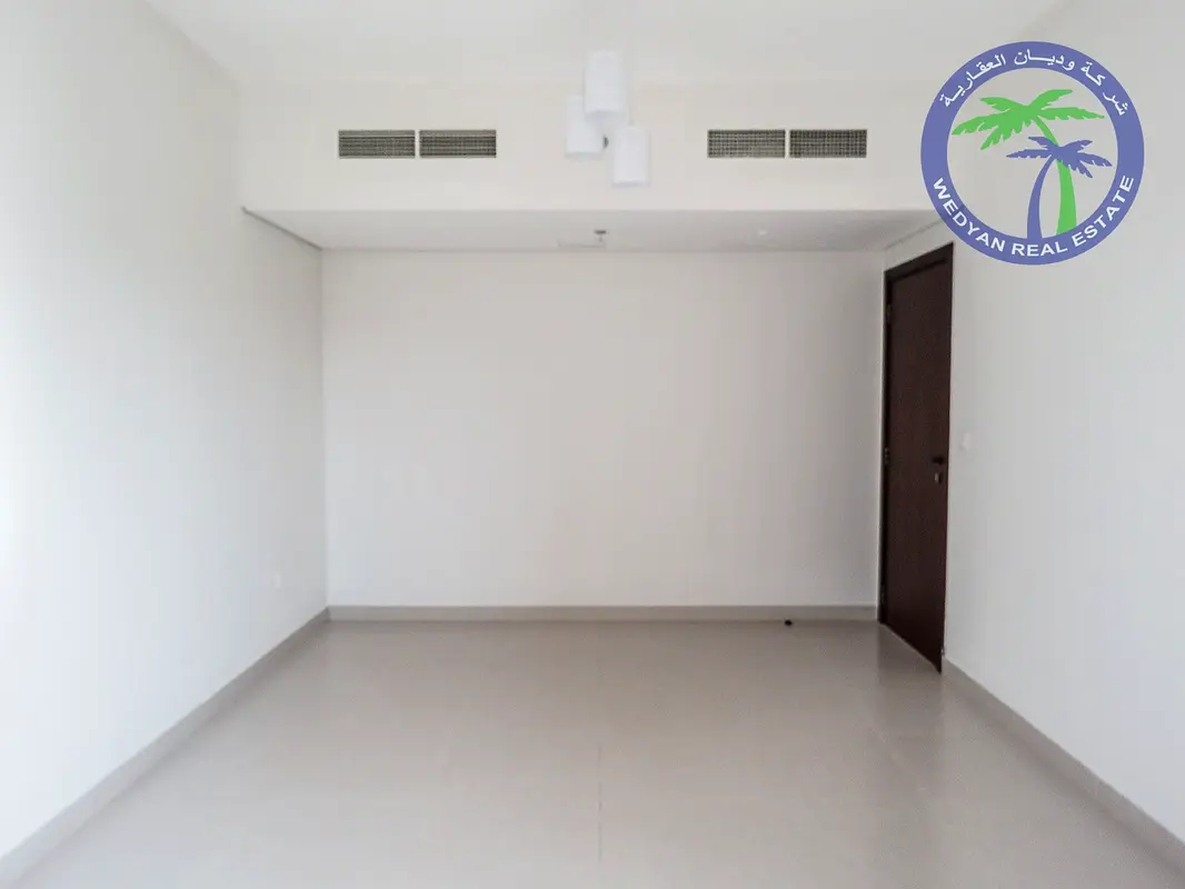 Apartment/Flat Behind Megamall Clean, Spacious 2 BHK a 2 minutes walk