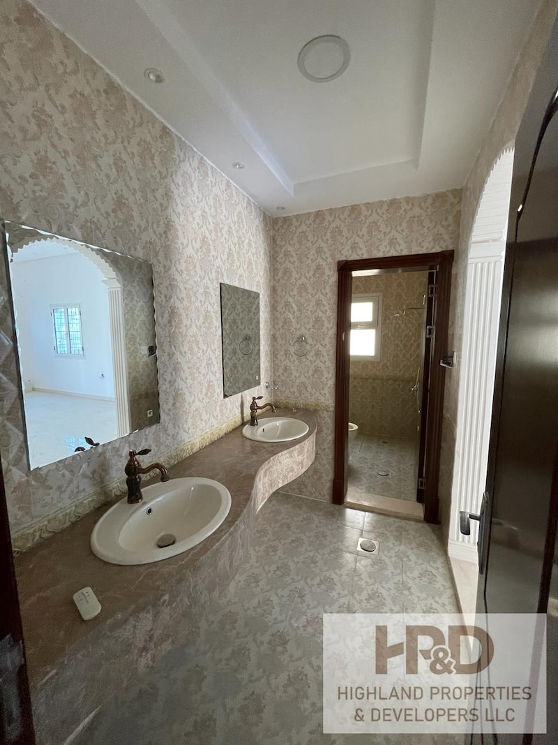5 Bedroom villa with attached bathrooms, beautifully Design Modern Villa,  Big Kitchen space /Majli