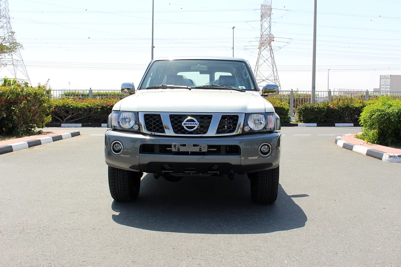 NISSAN PATROL SUPER SAFARI  جير عادي الأسطورة  ALOSTOWRA  EDITION M/T 2024 MODEL GCC DEALAR WARRANTY63233101973507111