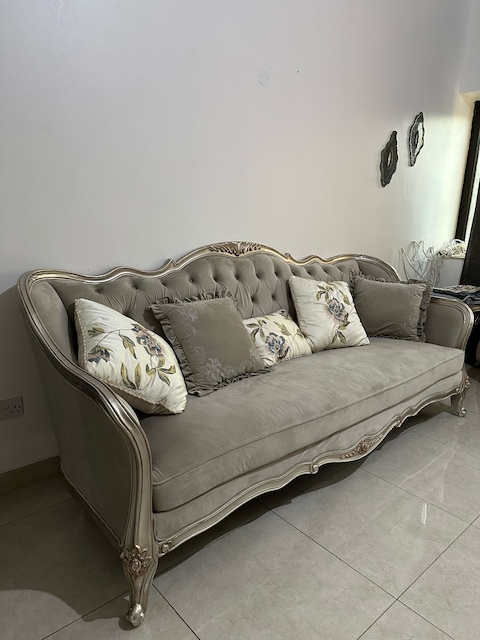 Luxurious sofa set almost new