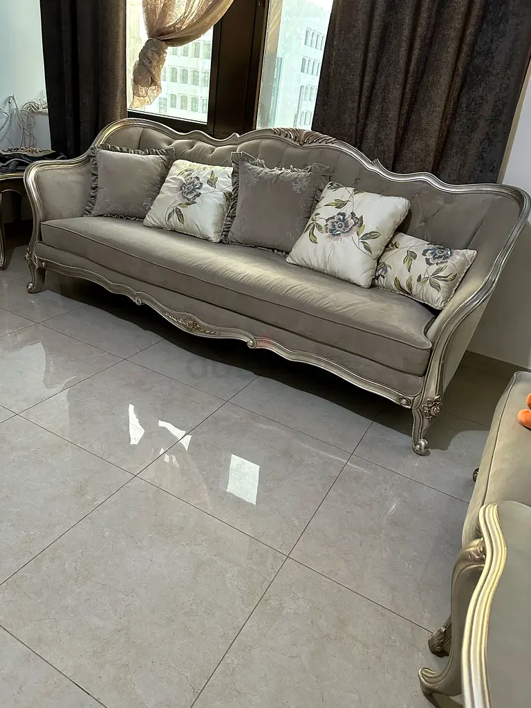 Luxurious sofa set almost new