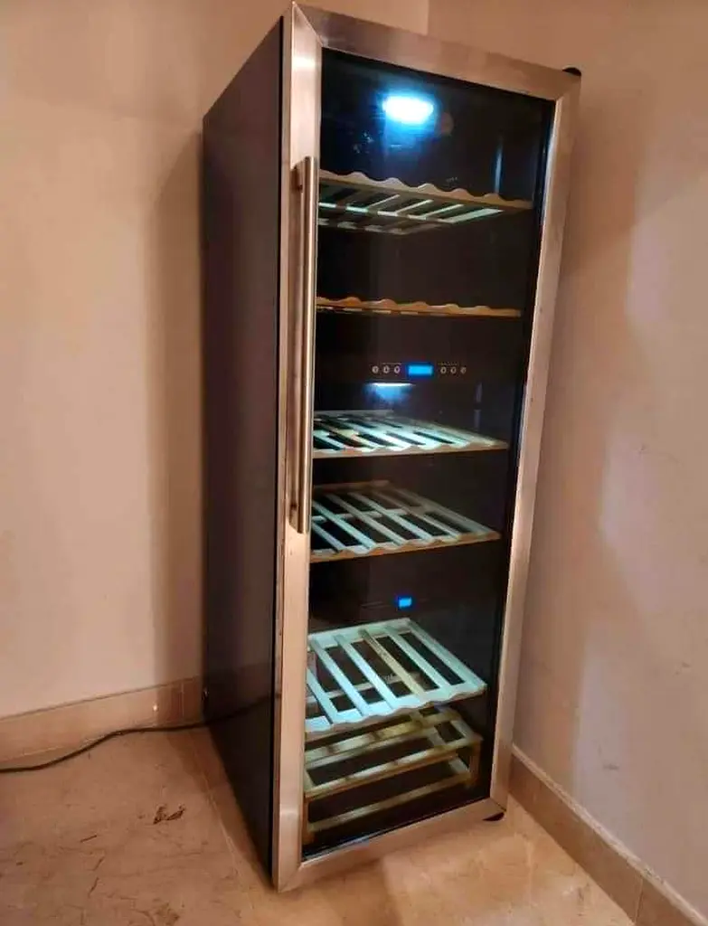 Hoover 70 Bottles Capacity Wine Fridge Dual Zone temperature