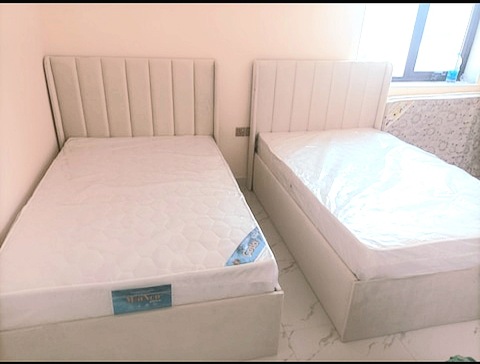 Used shop queen bed