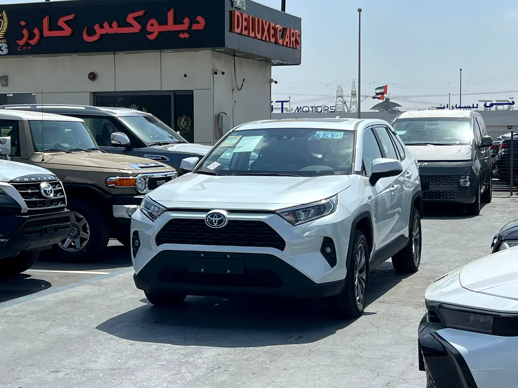 Toyota Rav 4 2023 — photo 1 of 20