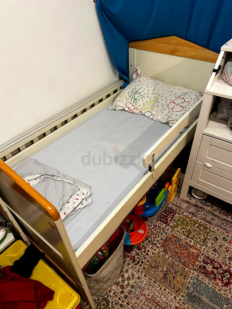 Cot/toddler/kid bed (convertible)