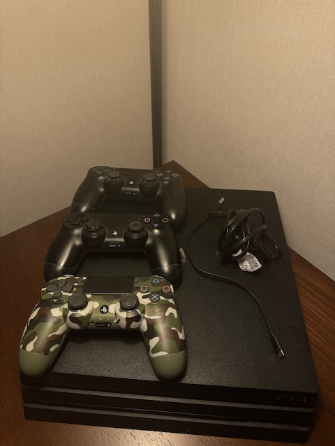 Playstation 4 console with 2 clearance controllers