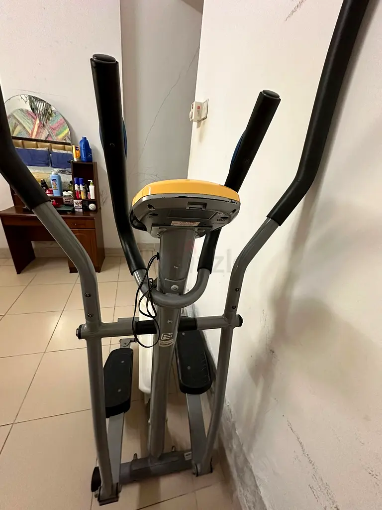 Elliptical training machine