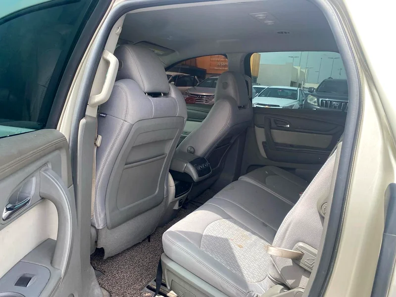 GMC Acadia 2014 silver colour GCC Caleb car63174775199361113