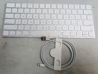 APPLE MAGIC KEYBOARD MLA22LL/A SILVER