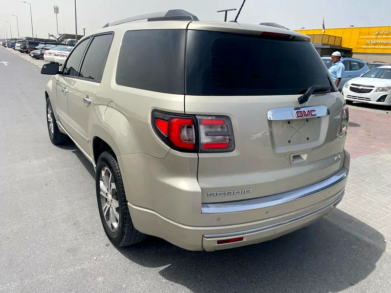GMC Acadia 2014 silver colour GCC Caleb car63174775199361114