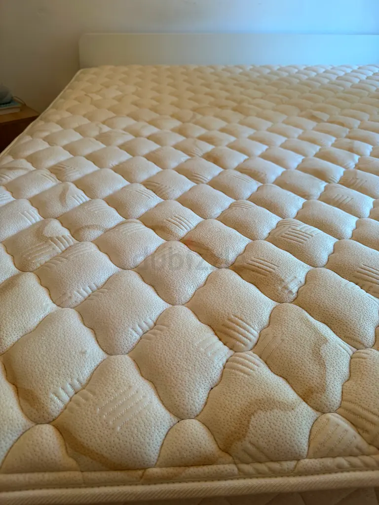 Ikea Malm Bed 180x200 and Serta Hilton Mattress