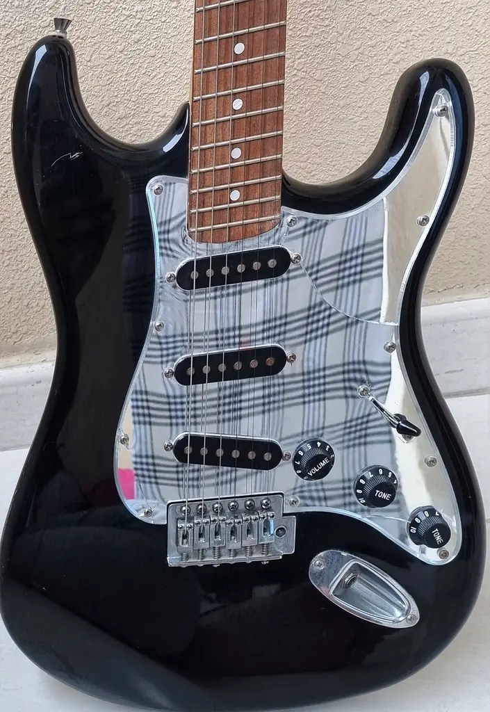 Electric Guitar (Japan Made) for SALE