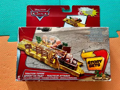 Disney Cars Tractor Tippin Story Set