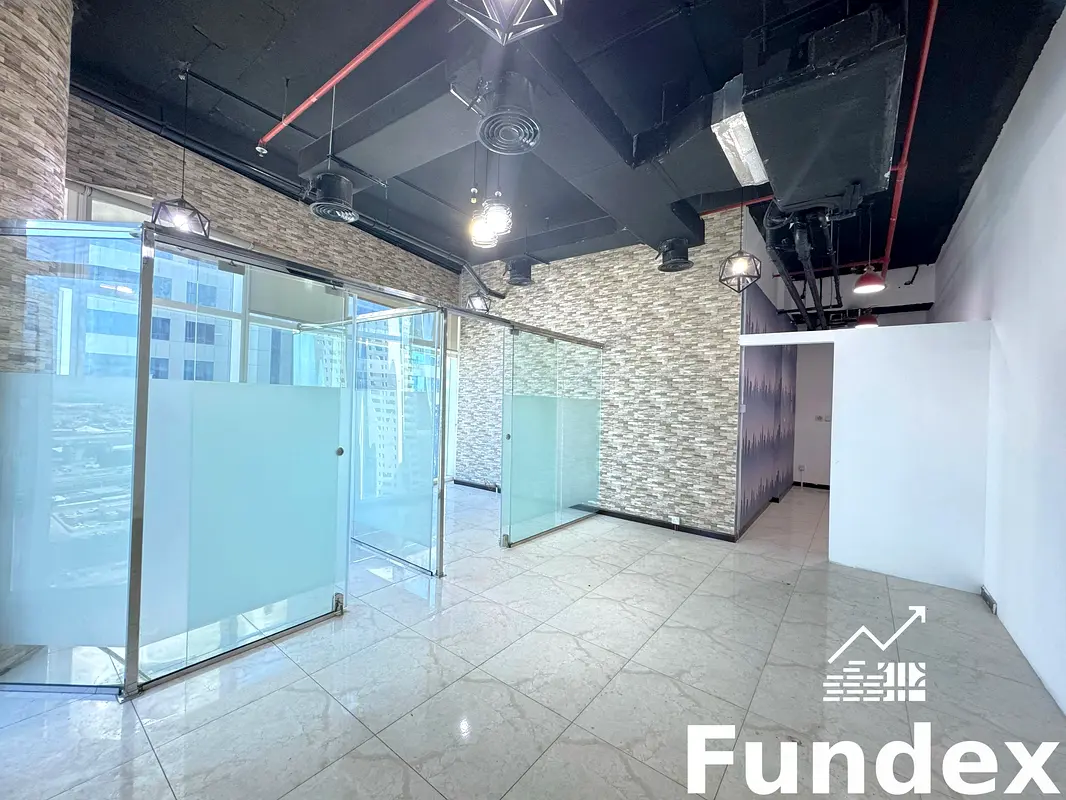 Office for Rent 2 Glass partitions High Floor Close to metro