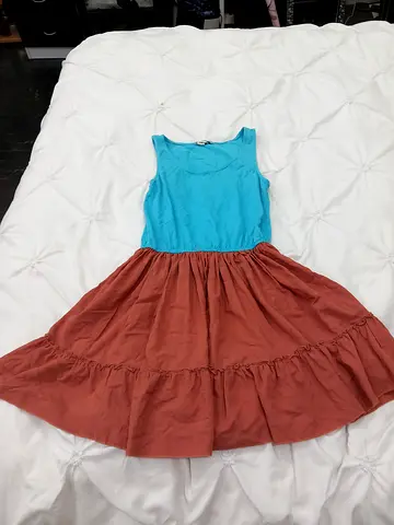 Two-tone stretch dress size M_L