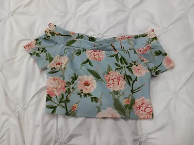 Open-shoulder floral dress, size M