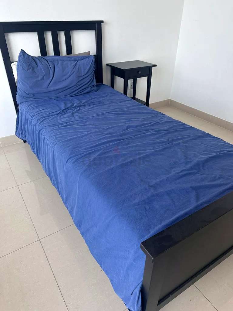 Single bed with mattress