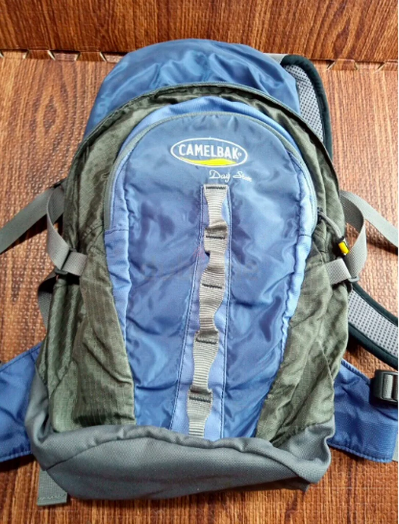 Like new, Camelbak Day Star Hydration backpack w 2l bladder632467472174111127
