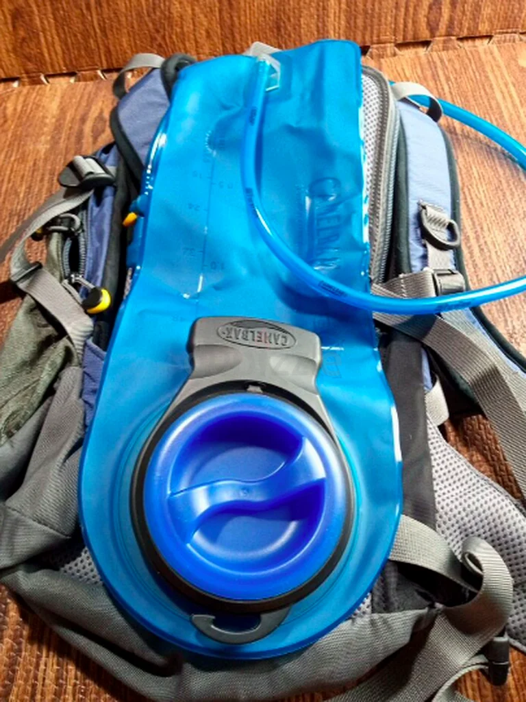 Like new, Camelbak Day Star Hydration backpack w 2l bladder63246747217411111