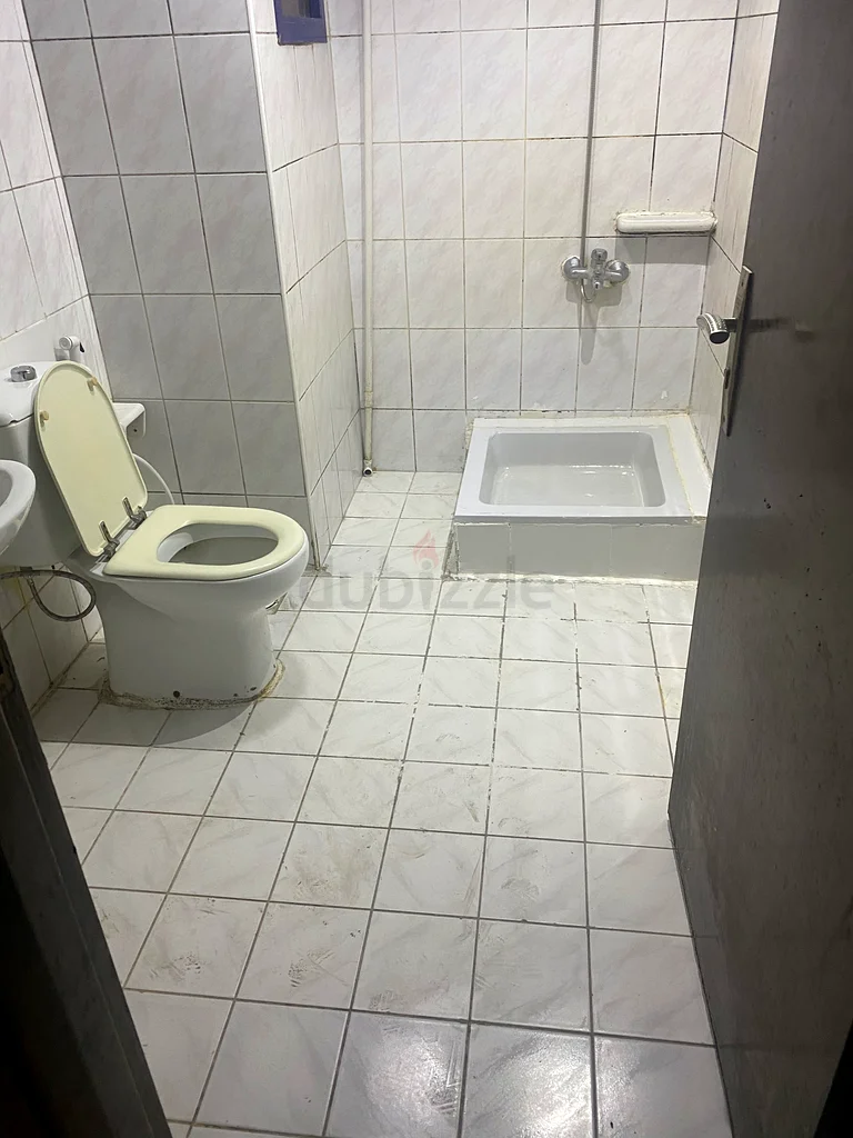 Apartment VERY VERY GOOD BED SPACE 5 MINUTES FROM SHARAF DG METRO IN