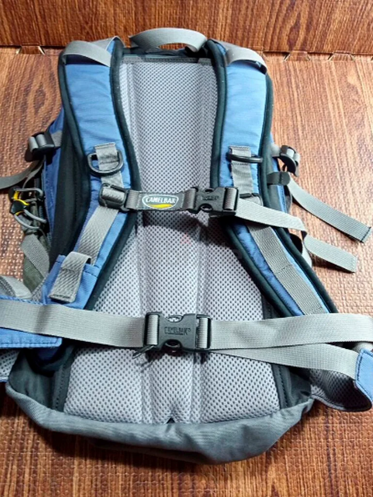 Like new, Camelbak Day Star Hydration backpack w 2l bladder63246747217411112